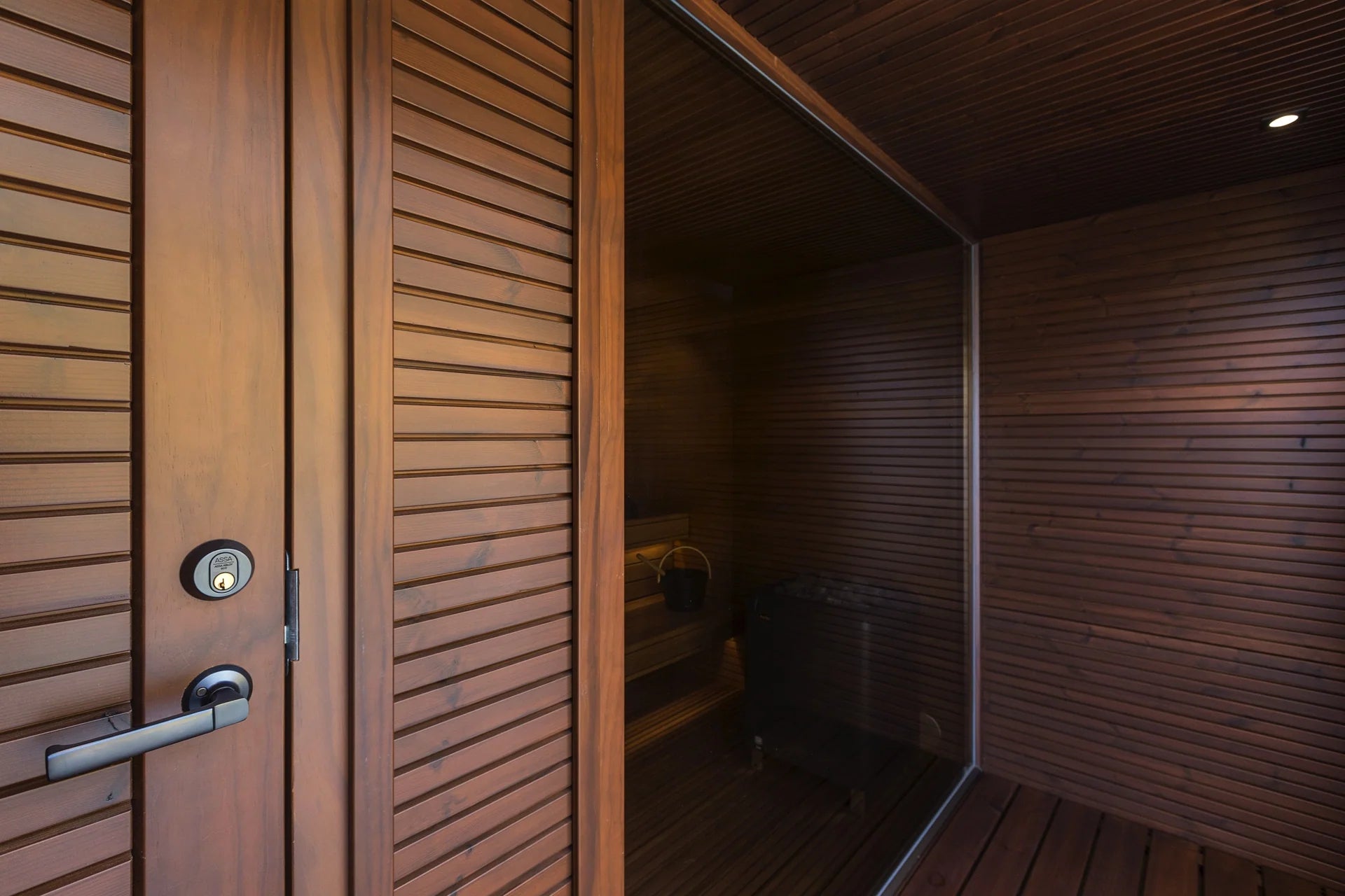 Luxury Outdoor Modular Sauna – Thermo-Aspen Interior, Nordic Spruce Exterior & Terrace