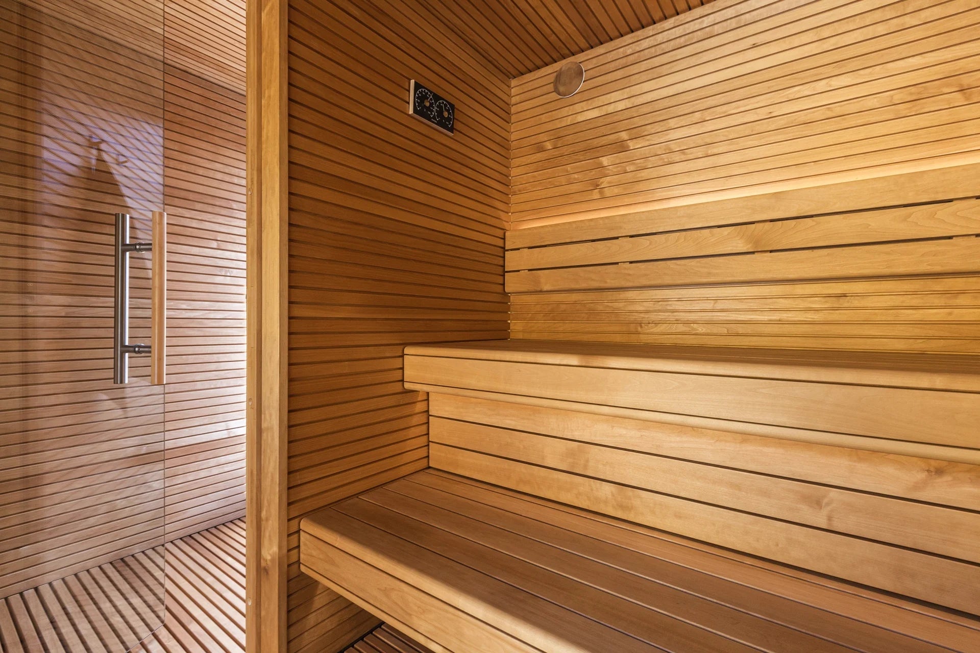 Luxury Outdoor Modular Sauna – Thermo-Aspen Interior, Nordic Spruce Exterior & Terrace