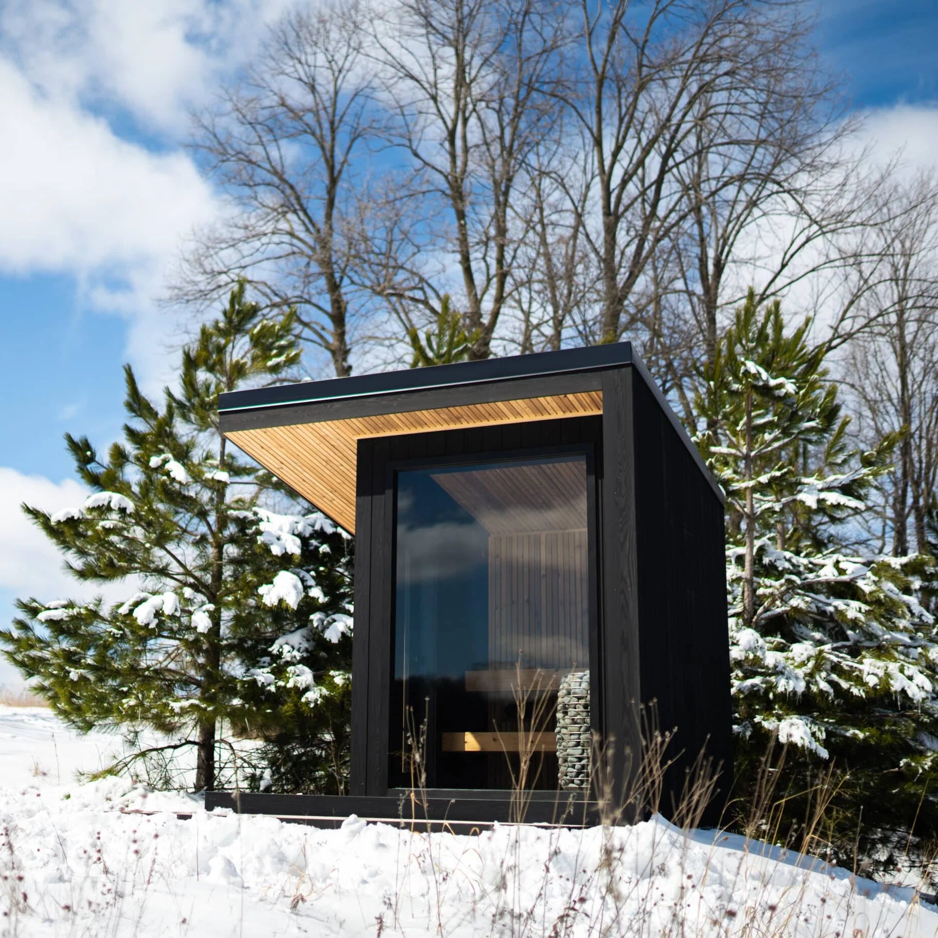 Outdoor Traditional Cedar Sauna with Porch – Up to 3 Persons
